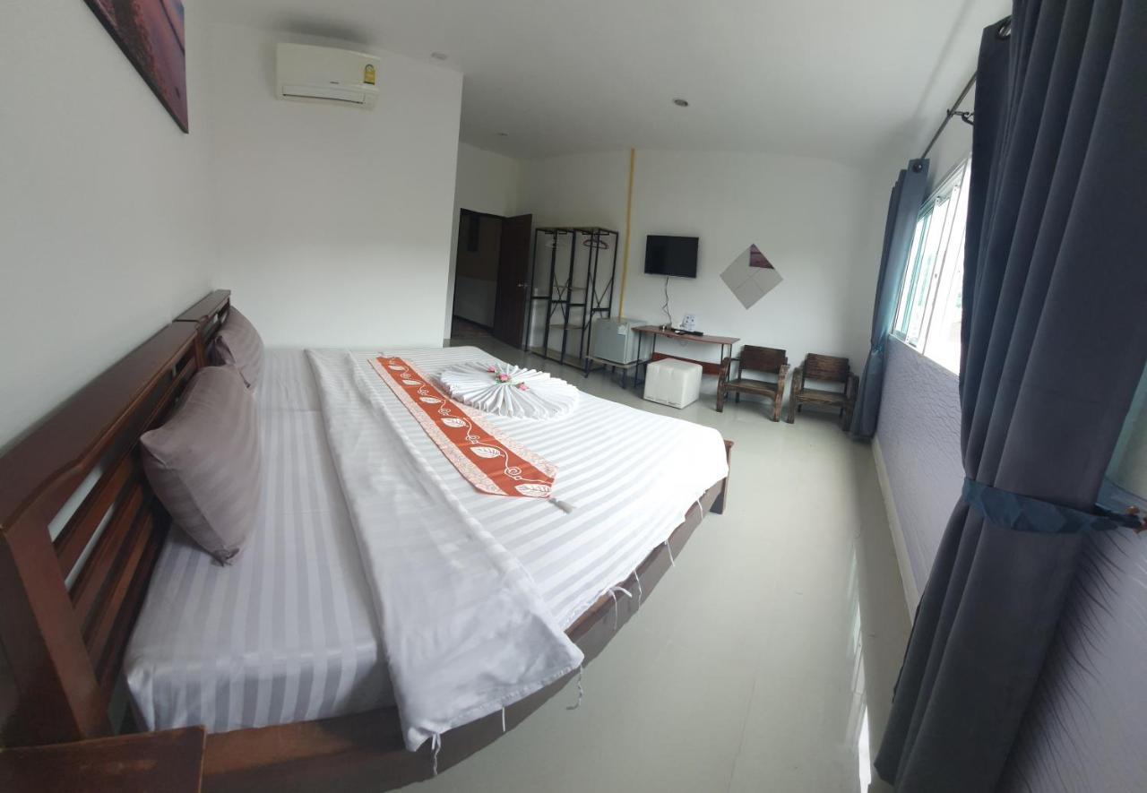 At Home Hotel Patong Exterior foto