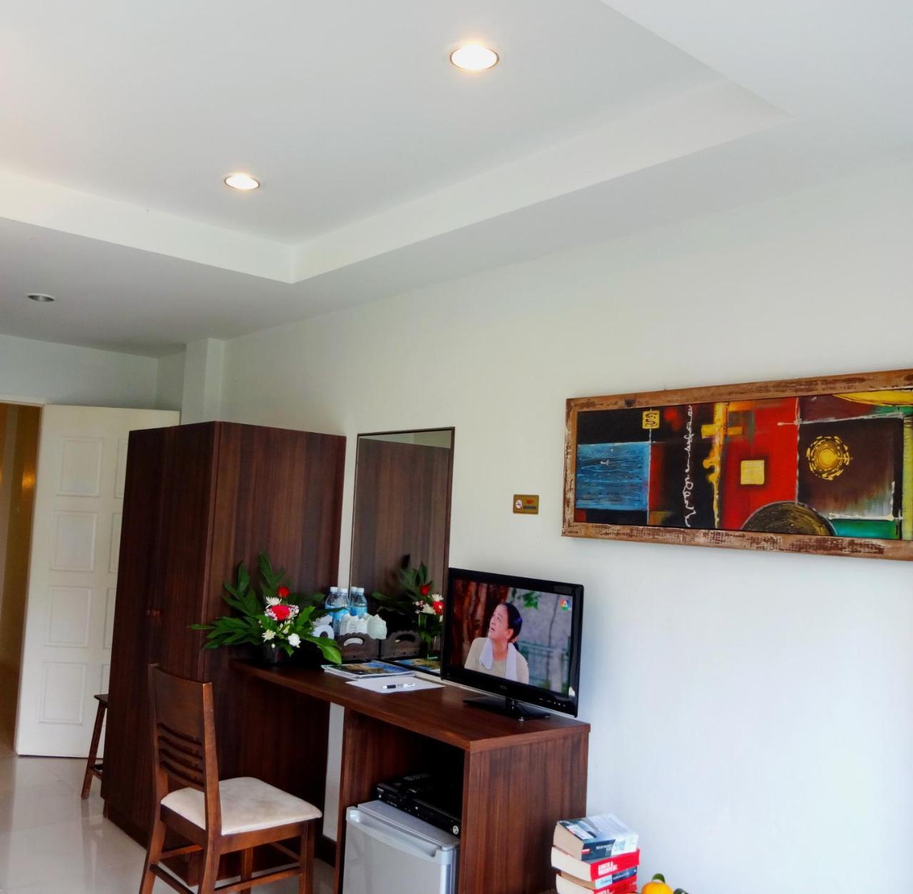 At Home Hotel Patong Exterior foto
